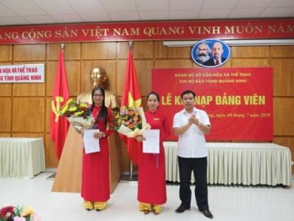Lễ kết nạp Đảng viên mới Bảo tàng Quảng Ninh